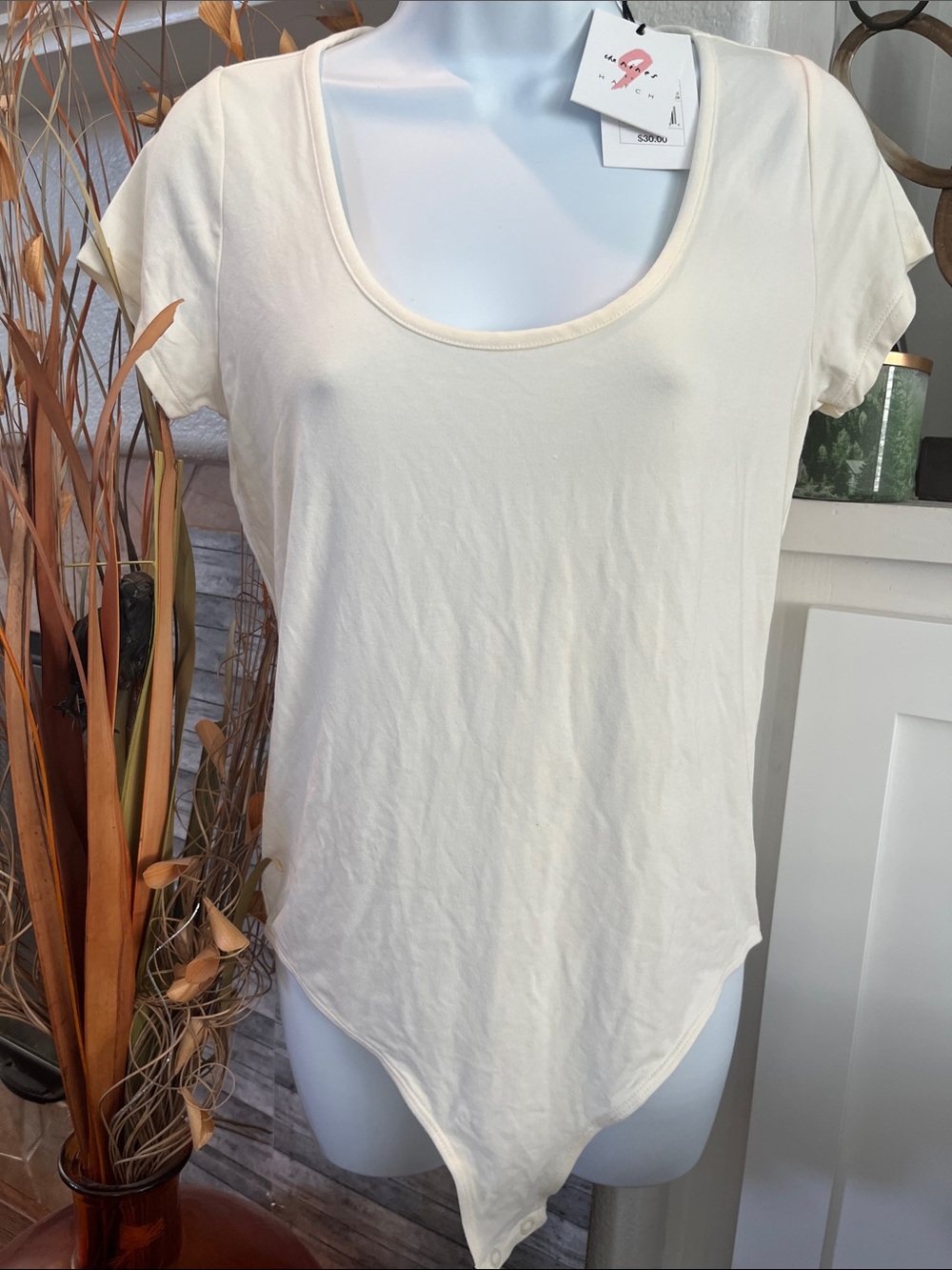 The Nines by HATCH Cream Scoop Neck Short-Sleeve Bodysuit